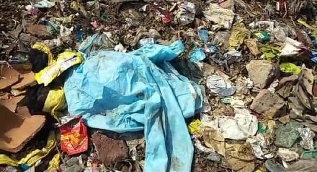 गाजियाबाद में कूड़े में मिली पीपीई किट से मचा बवाल