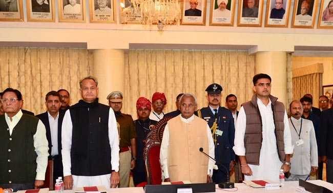 MP के बाद अब राजस्थान पर BJP की नजर, CM ने सभी MLA को किया कैद 