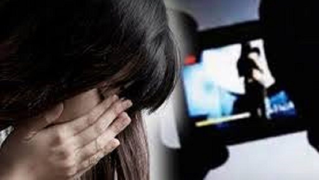 ब्रेकअप के बाद प्रेमी ने सोशल साइट्स पर डाला प्रेमिका का वीडियो, हुआ गिरफ्तार