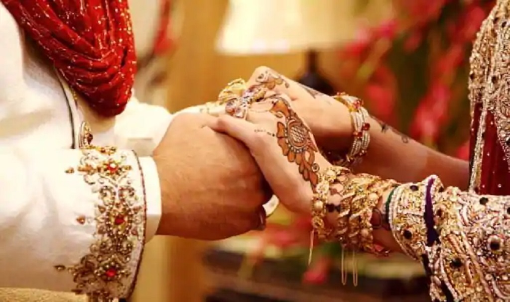 शादी समारोह में शामिल 101 लोग कोरोना पॉजिटिव, शादी के दो दिन बाद ही दूल्हे की मौत