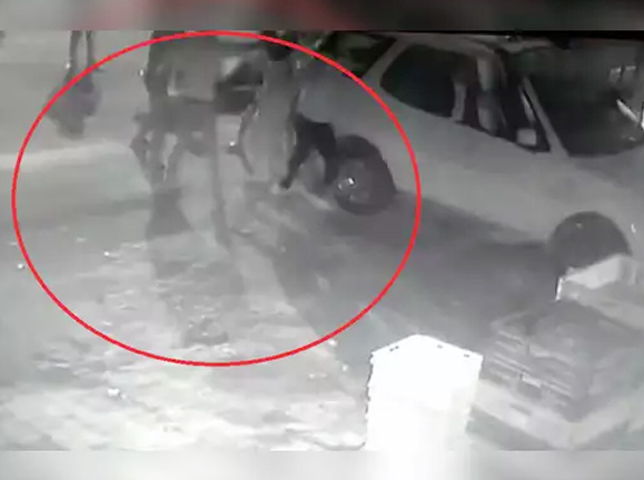 गैंगस्टर रवि के खौफ से अपने मकान बेचकर चले जाते हैं लोग