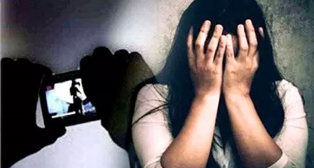 मॉडल को लॉन्च करने का झांसा देकर बनाया अश्लील वीडियो, पोर्न साइट पर किया अपलोड