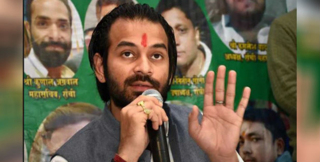‘एक लौटा पानी’ पर लालू को जवाब देने रांची पहुंचे तेज प्रताप, जिस होटल में रूके उसपर मुकदमा दर्ज