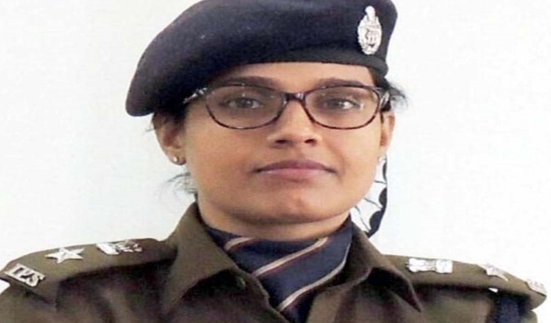 हरियाणा के मंत्री ने महिला SP को कहा नालायक, दो घंटे में ट्रांसफर, मंत्री पर मुकदमा