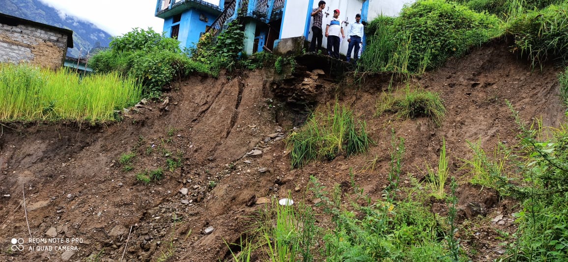 आसमान में बादल छाते ही हो जाती है उन्हें रात गुजरने की चिंता 