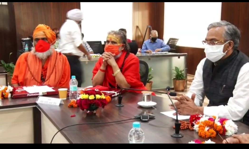 कुम्भ मेले के आयोजन में अखिल भारतीय अखाड़ा परिषद के पदाधिकारियों से मुख्यमंत्री ने की चर्चा