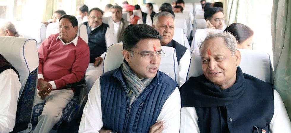 गहलोत के तीन विधायक सचिन खेमे के संपर्क में, लगाया सख्त पहरा