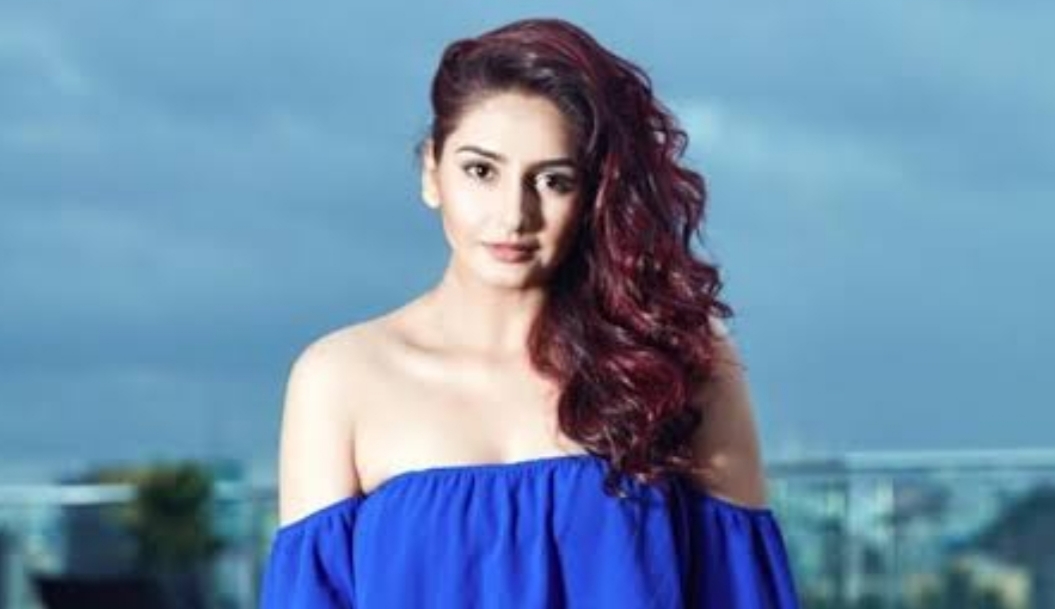 अभिनेत्री रागिनी द्विवेदी को सीसीबी ने लिया हिरासत में, मुम्बई ड्रग्स रैकेट से जुड़े तार
