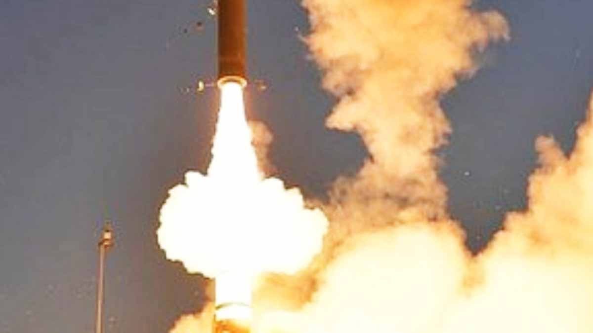 इजराइल ने सीरिया की राजधानी दमिश्क पर दागी मिसाइलें