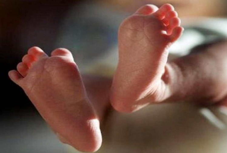 मासूम बच्चे के रोने पर बाप ने दी दर्दनाक मौत, सीने पर निर्ममता से मारी लात