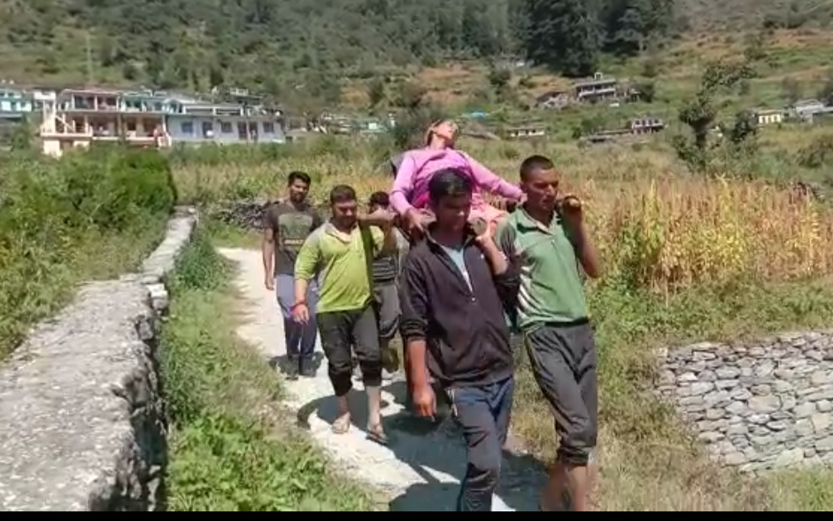 कोरोना तो दूर, उल्टी-दस्त से मर रहे पहाड़ों में लोग 