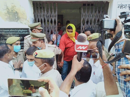 बलिया मर्डर केस में सनसनीखेज, FIR दर्ज नही हुई तो आरोपी पक्ष की 7 महिलाएं करेगी आत्मदाह