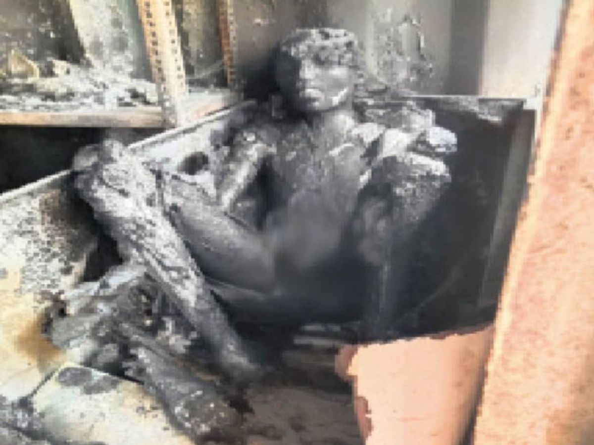 सेल्समैन ने मांगी 5 महीने की सेलरी तो ठेकेदार ने पेट्रोल डालकर जिंदा जला डाला