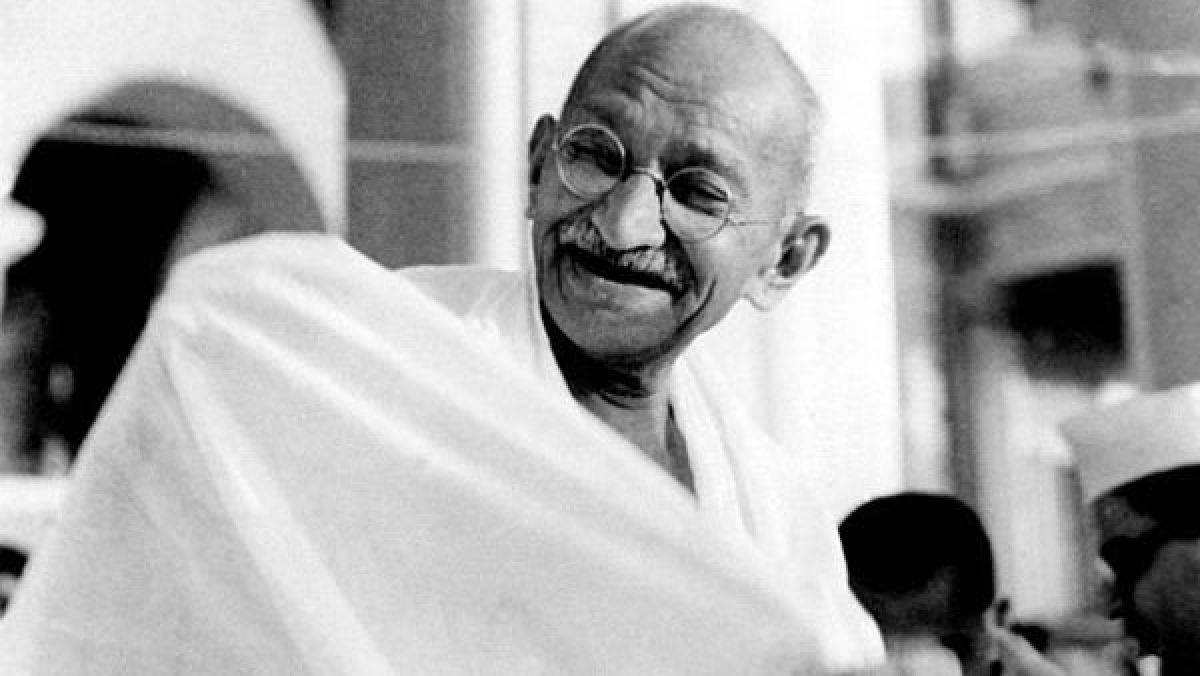 गांधी विरोधी पर उमड़ा प्रेम