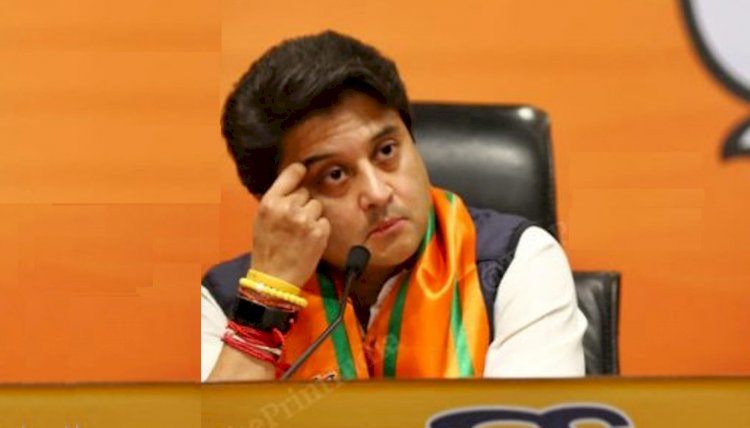 पोस्टर में फोटो नहीं लगी तो कांग्रेस छोड गए सिंधिया- अब BJP ने हटाया चेहरा तो क्या करेंगे महाराज?