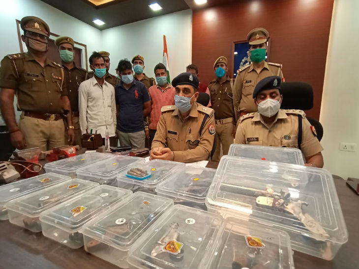 लॉकडाउन में स्कूल को ही बना दिया अवैध हथियारों की फैक्ट्री,चार गिरफ्तार 