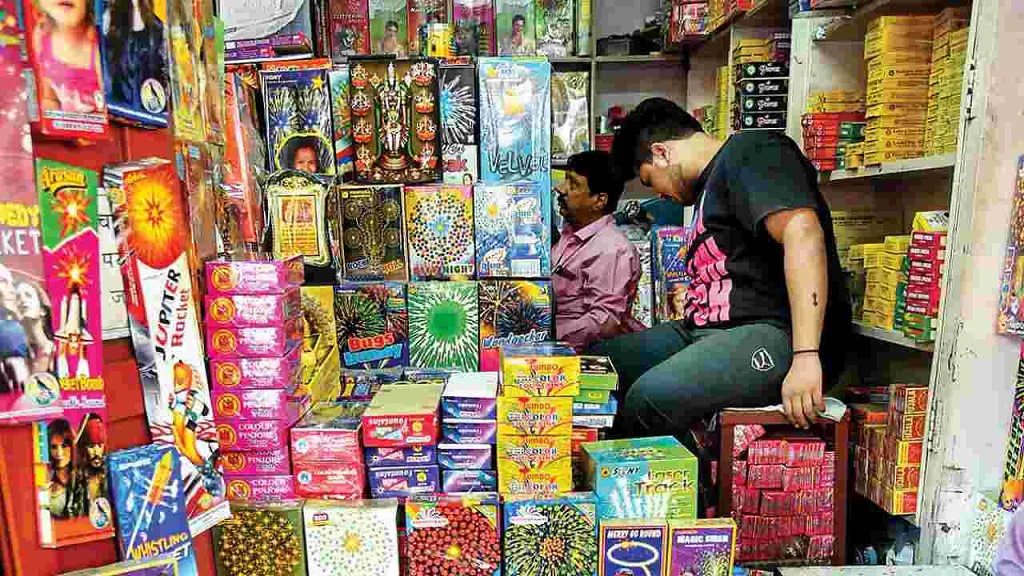 दिल्ली में पटाखों पर बैन से खफा हैं व्यापारी