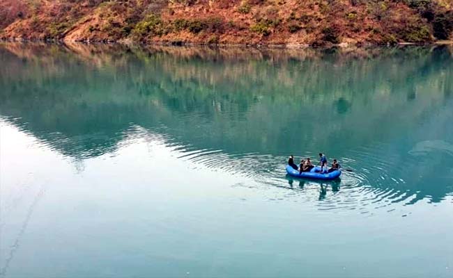 युवक ने अलकनंदा में लगाई छलांग