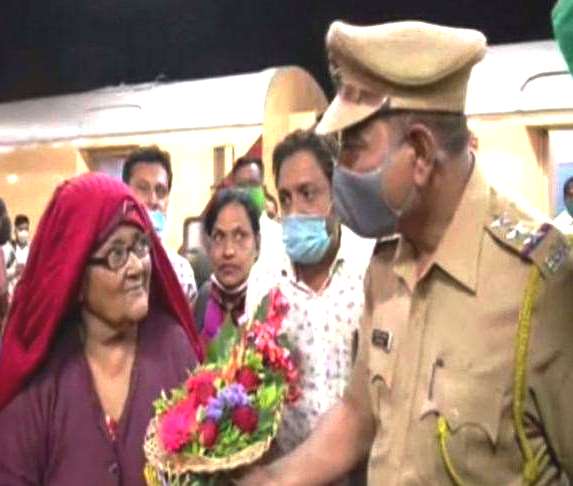 पाकिस्तान की जेल से 18 साल बाद स्वदेश लौटी हसीना बीबी