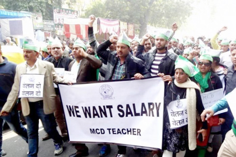 एमसीडी के 14 हजार शिक्षकों ने वेतन न मिलने पर छोड़ दिया बच्चों को पढ़ाना