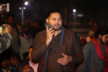 हम तेजस्वी यादव बोल रहे हैं ..डीएम साहब