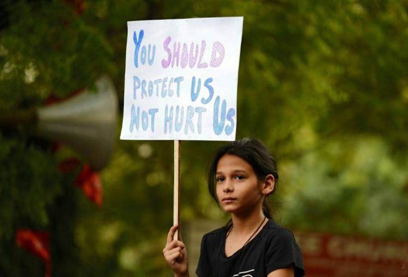क्या ‘कपड़े उतारे बगैर यौन मंशा से शरीर को छूने’ को यौन उत्पीड़न नहीं माना जायेगा ?