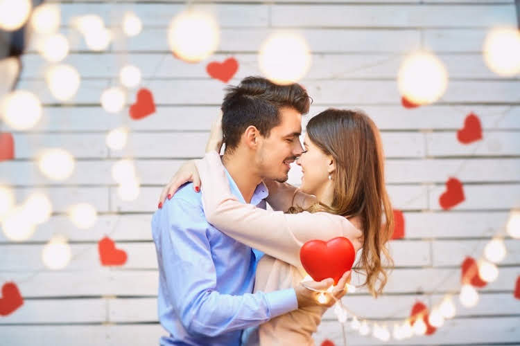 स्वास्थ्य के लिए भी बेहतर है ‘HUG DAY’