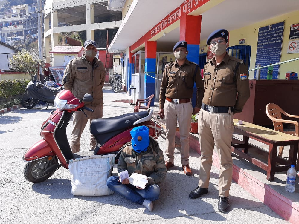 पौड़ी पुलिस की गिरफ्त में आया चोर