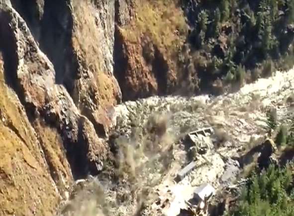 उत्तराखंड के ऋषिगंगा नदी में बाढ़, काफी मजदूरों के बहने की आशंका