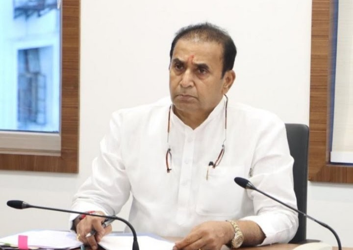 अंबानी परिवार की सुरक्षा मामलें में कमिश्नर के बाद अब गृह मंत्री पर गिर सकती है गाज