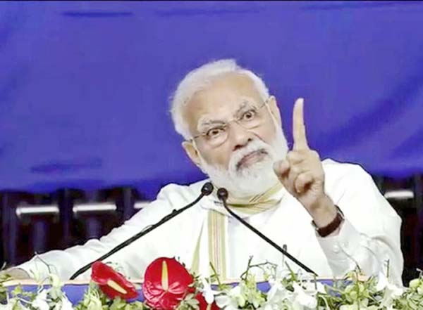 आत्ममुग्धता से उपजे खतरे