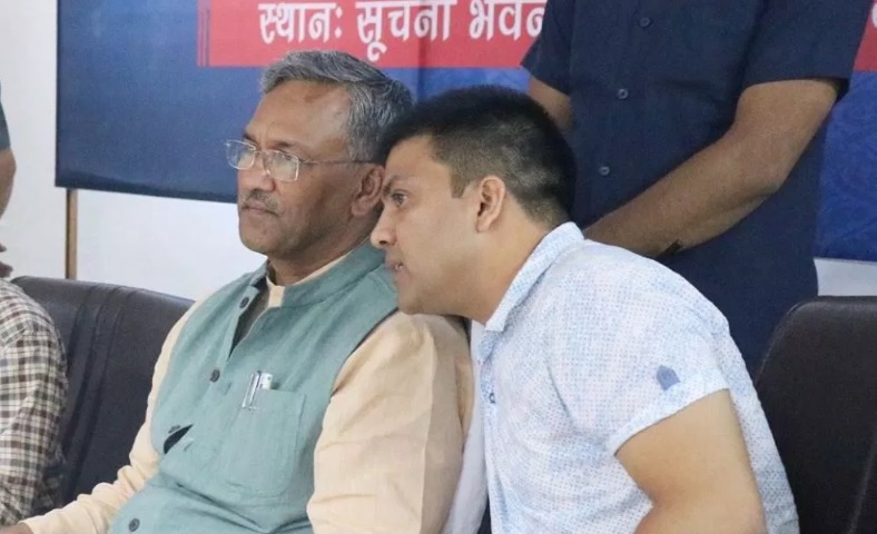 विवादों में त्रिवेंद्र के करीबी