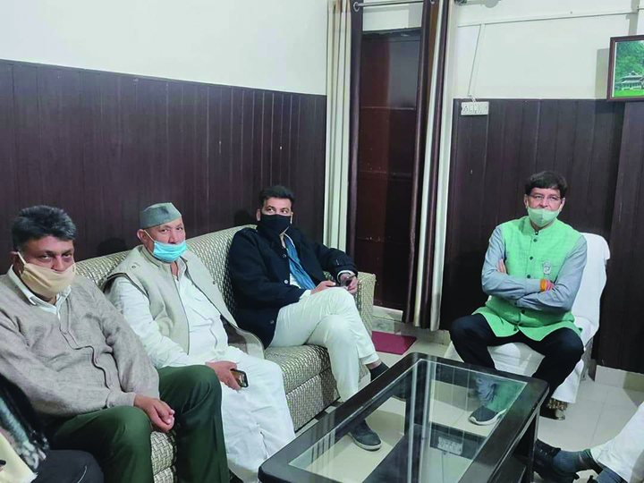 आपसी रार ने डुबाई कांग्रेस की नैय्या