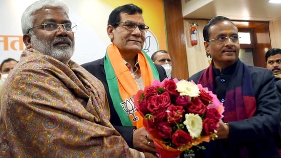 मोदी के करीबी AK शर्मा का बढा कद, सरकार में नही संगठन में मिला पद