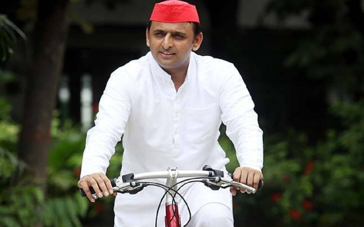 ‘मुरलीधारी’ आ रहे हैं, ‘भगवाधारी’ घबरा रहे हैं?