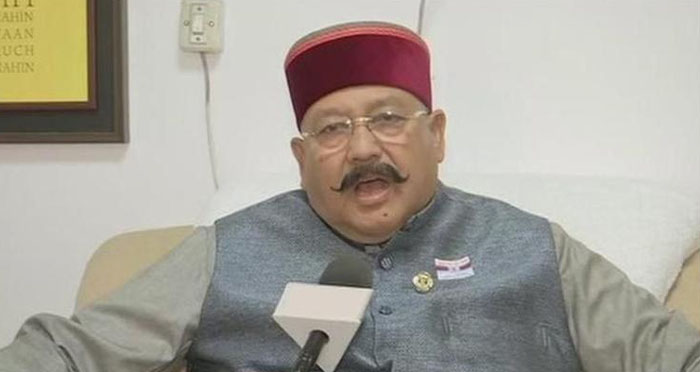 निशाने पर क्यों हैं महारथी महाराज