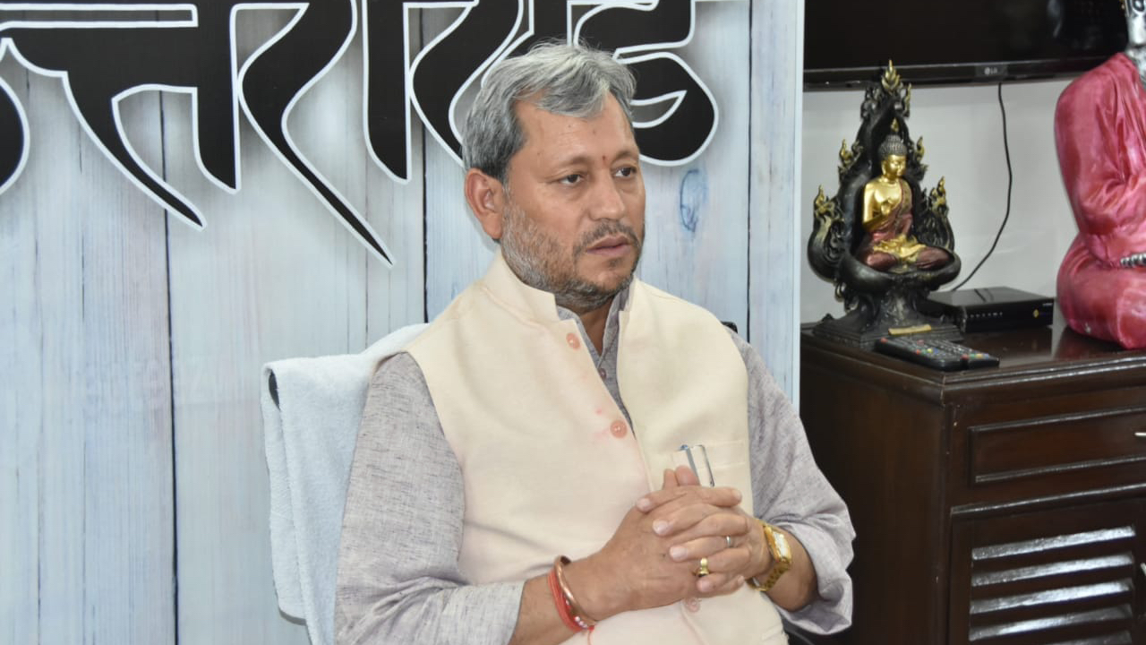 संकट में तीरथ, समाधान के कम हैं आसार