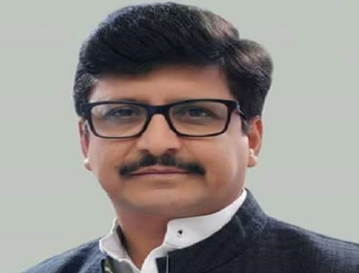 मनोज तिवारी और हेमेश खर्कवाल भी दौड़ में