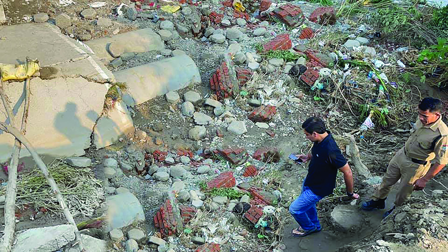 बहुगुणा पुत्र की राह पर संकट के बादल