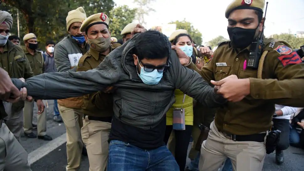 कोरोना योद्धा पर पुलिसिया बर्बरता