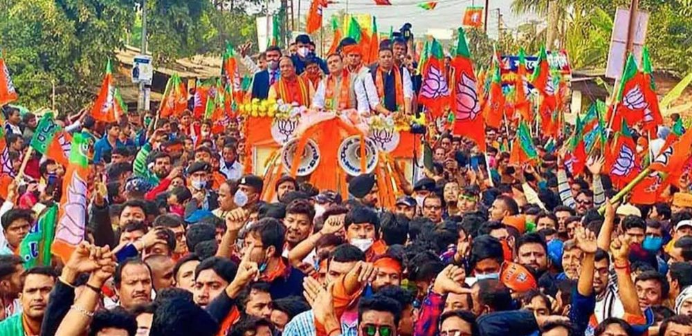 कोरोना से हलकान चुनावी रैलियां 