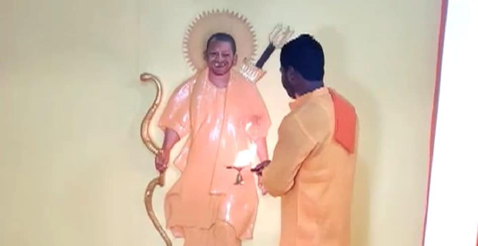 यूपी में बना योगी का  मंदिर