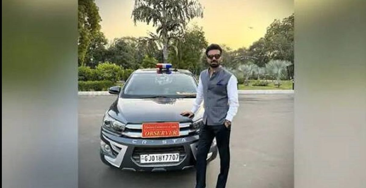 IAS अफसर को पोस्ट शेयर करना पड़ा भारी 