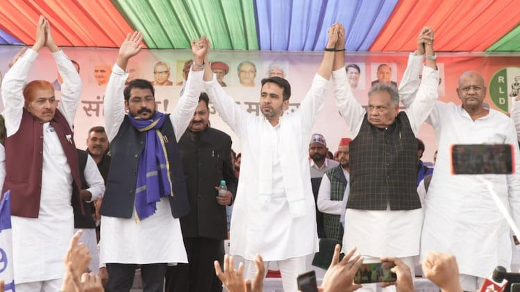 मायावती की काट के लिए अखिलेश-जयंत ने मिलाए चंद्रशेखर से हाथ