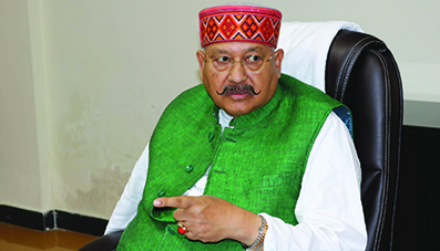 नेता बड़ा या नौकरशाह
