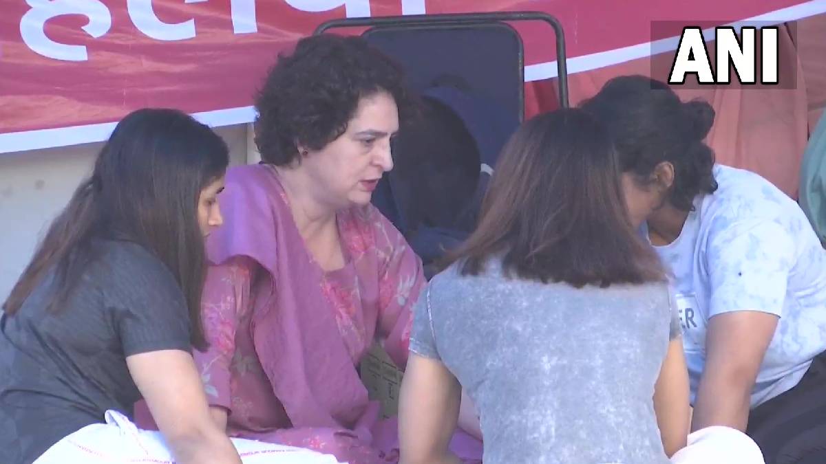 पहलवानों के समर्थन में जंतर मंतर पहुंचीं कांग्रेस नेता प्रियंका गांधी