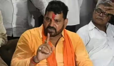 अहंकार चलते दरकती छवि