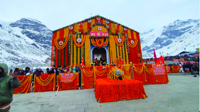 आस्था के मंदिर में सोने पर संग्राम