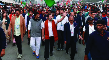 फिर सड़क पर राहुल
