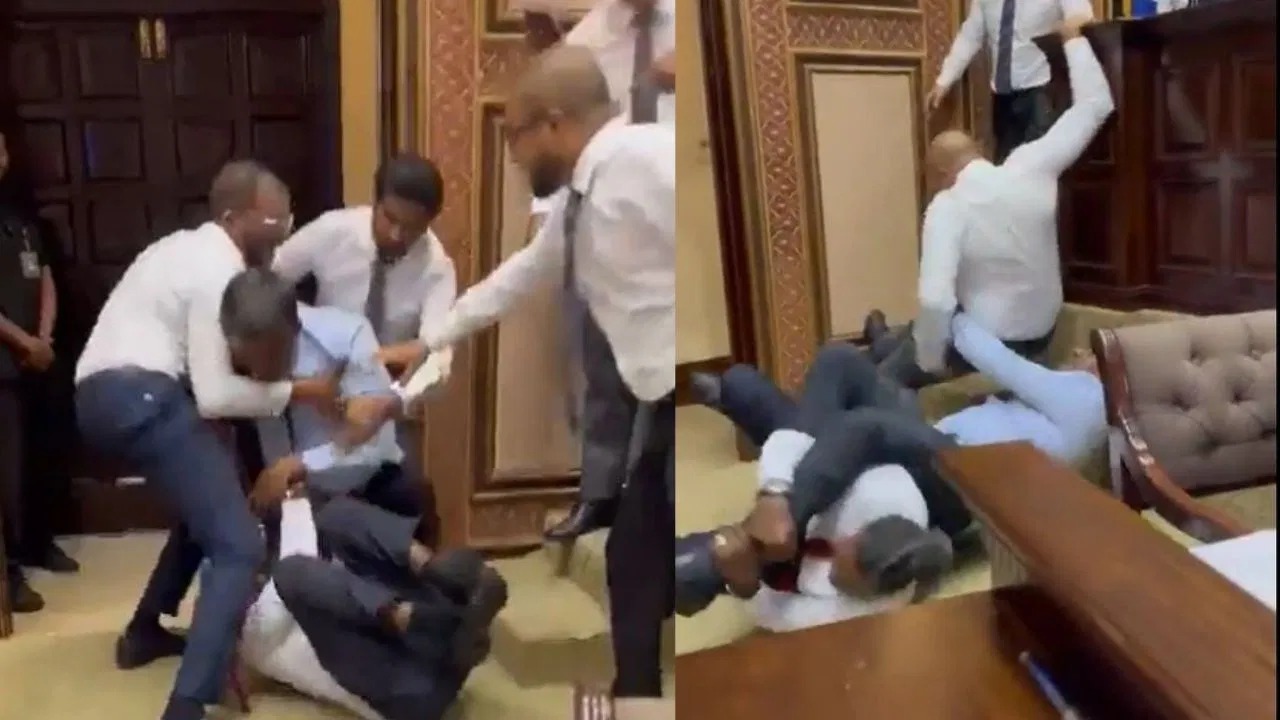 भारत से तनाव के बीच मालदीव के संसद में चले लात घूंसे